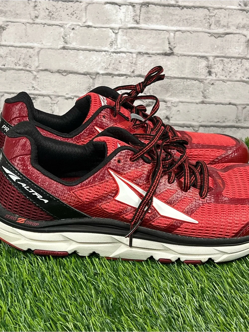 Altra lightweight red